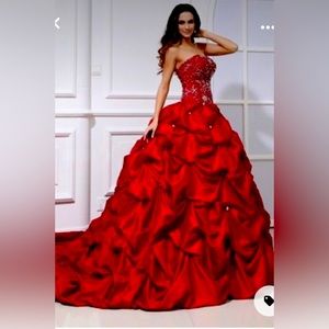 BRAND NEW. NEVER WORN Ball Gown Prom, Sweet 16, quinceañera, wedding.